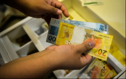 Rendimento médio dos brasileiros chega a R$ 3.270